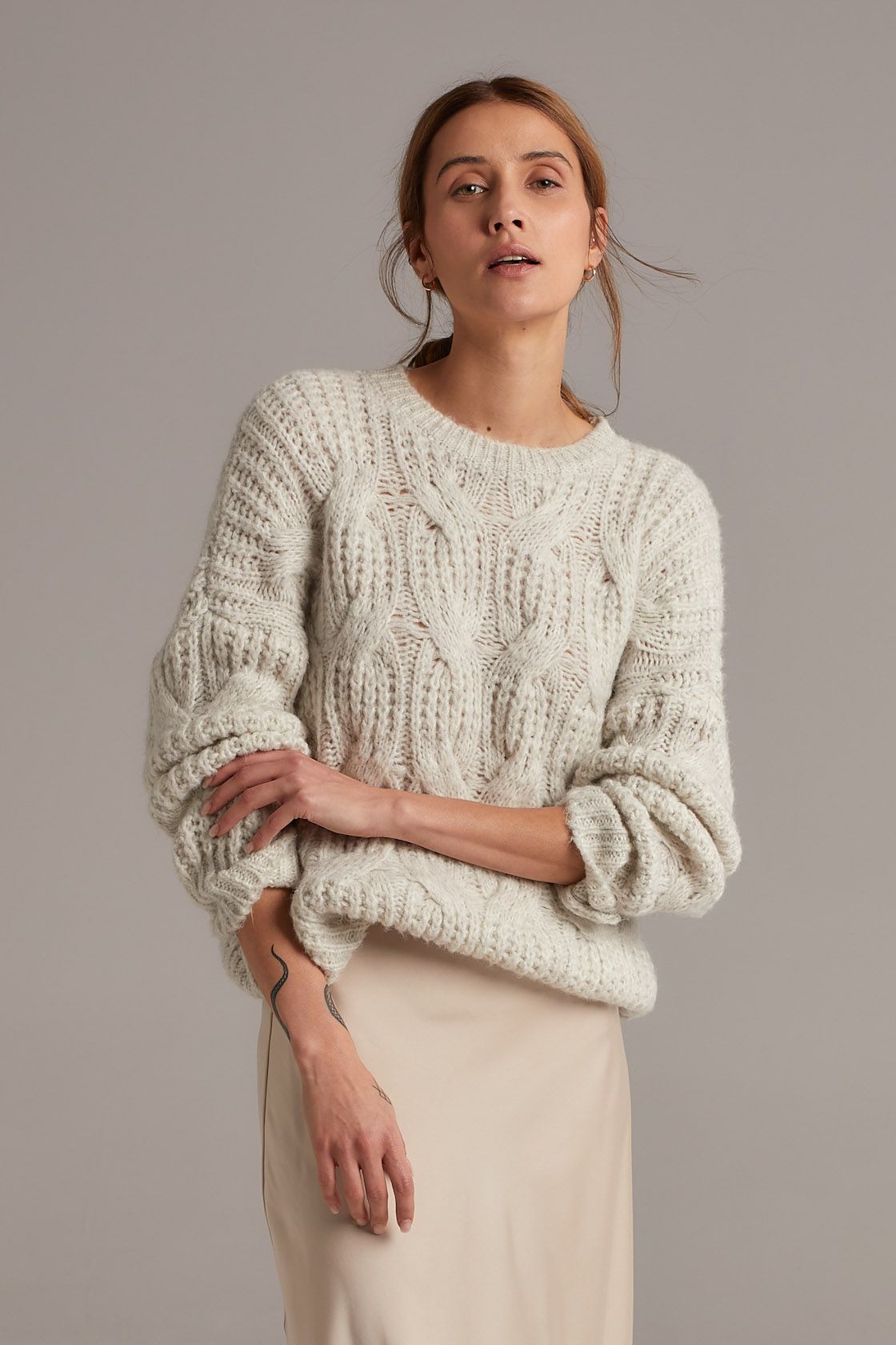 sweter-oversize-z-warkoczami-bez-1