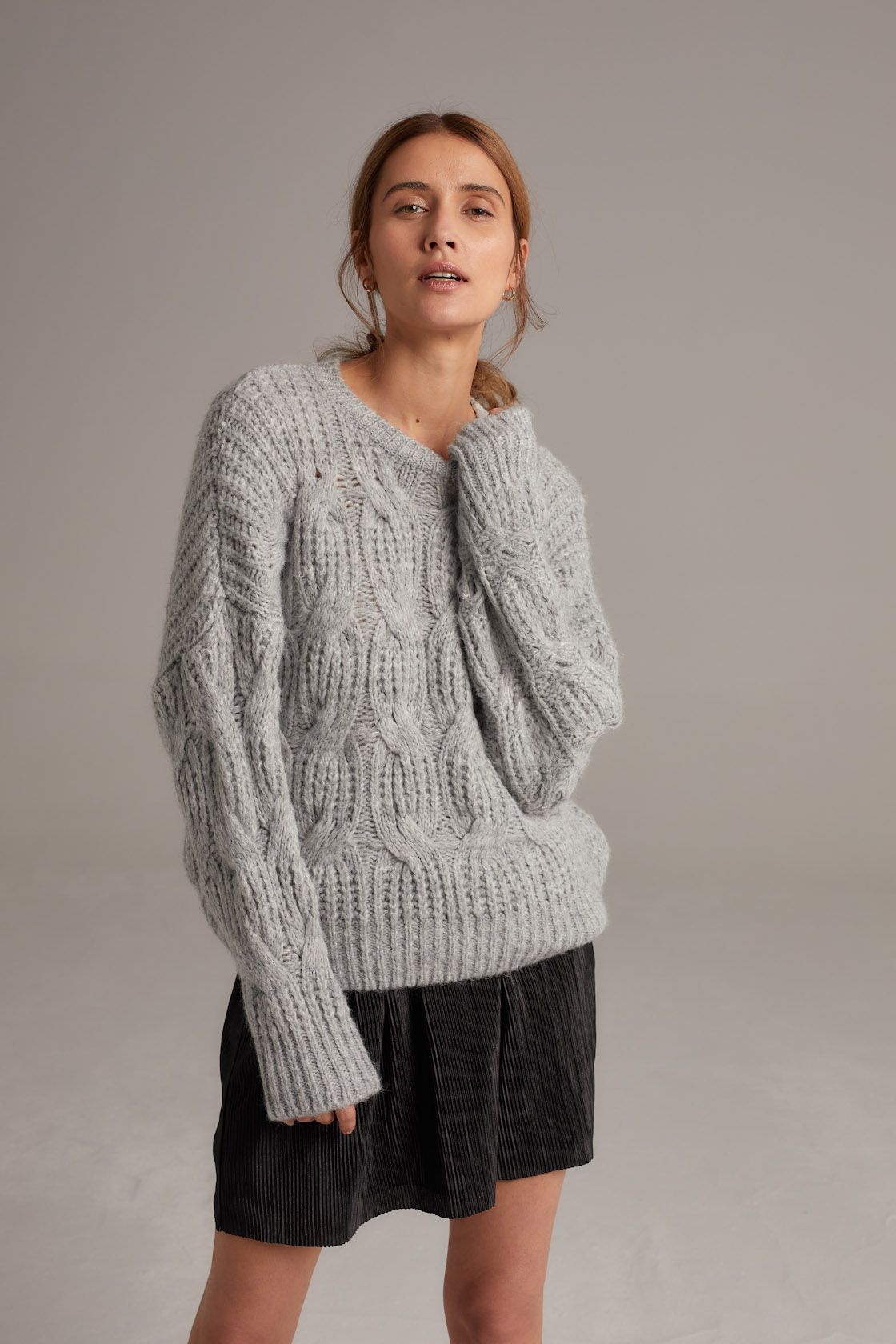 sweter-oversize-z-warkoczami-szary-3