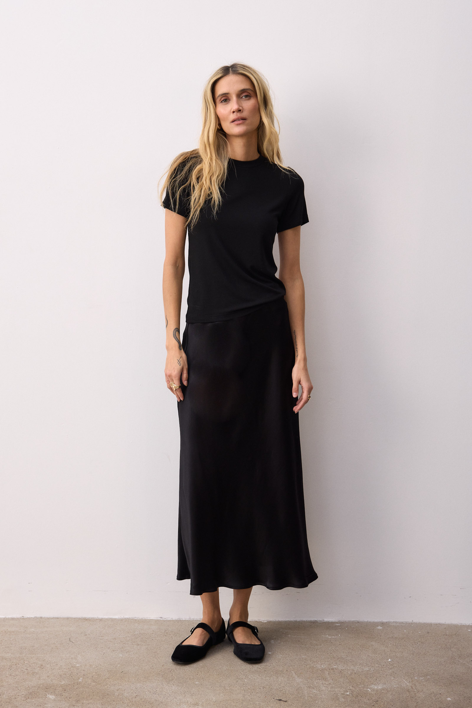 Satynowa spódnica z wiskozy - obrazek 2